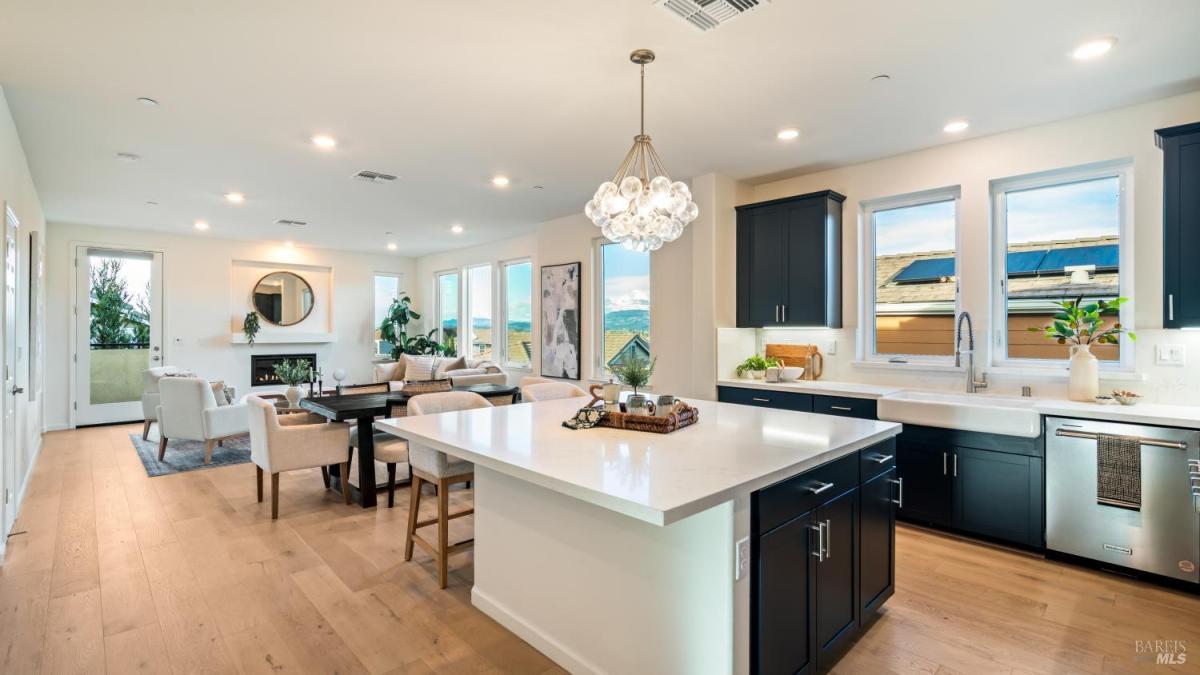 MLS #325098191 img 0