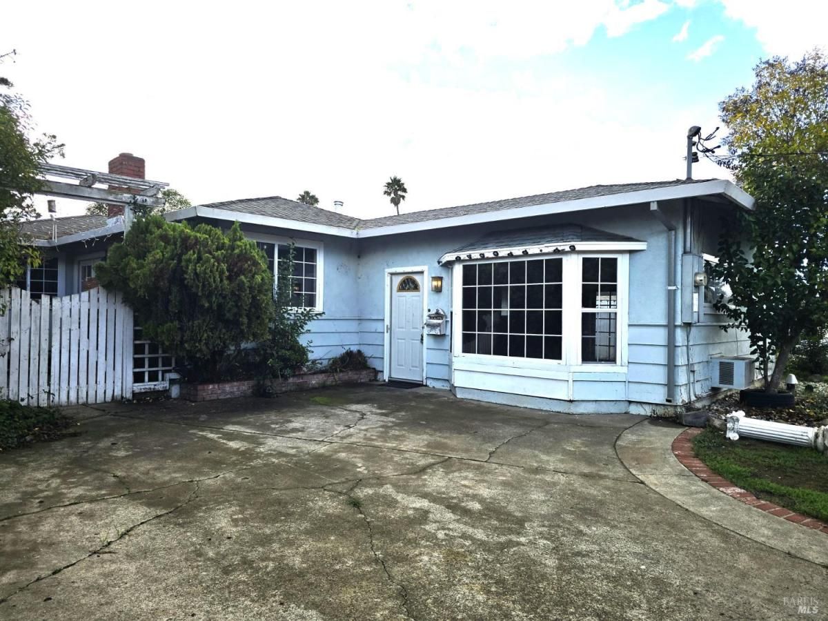 MLS #325098826 img 0