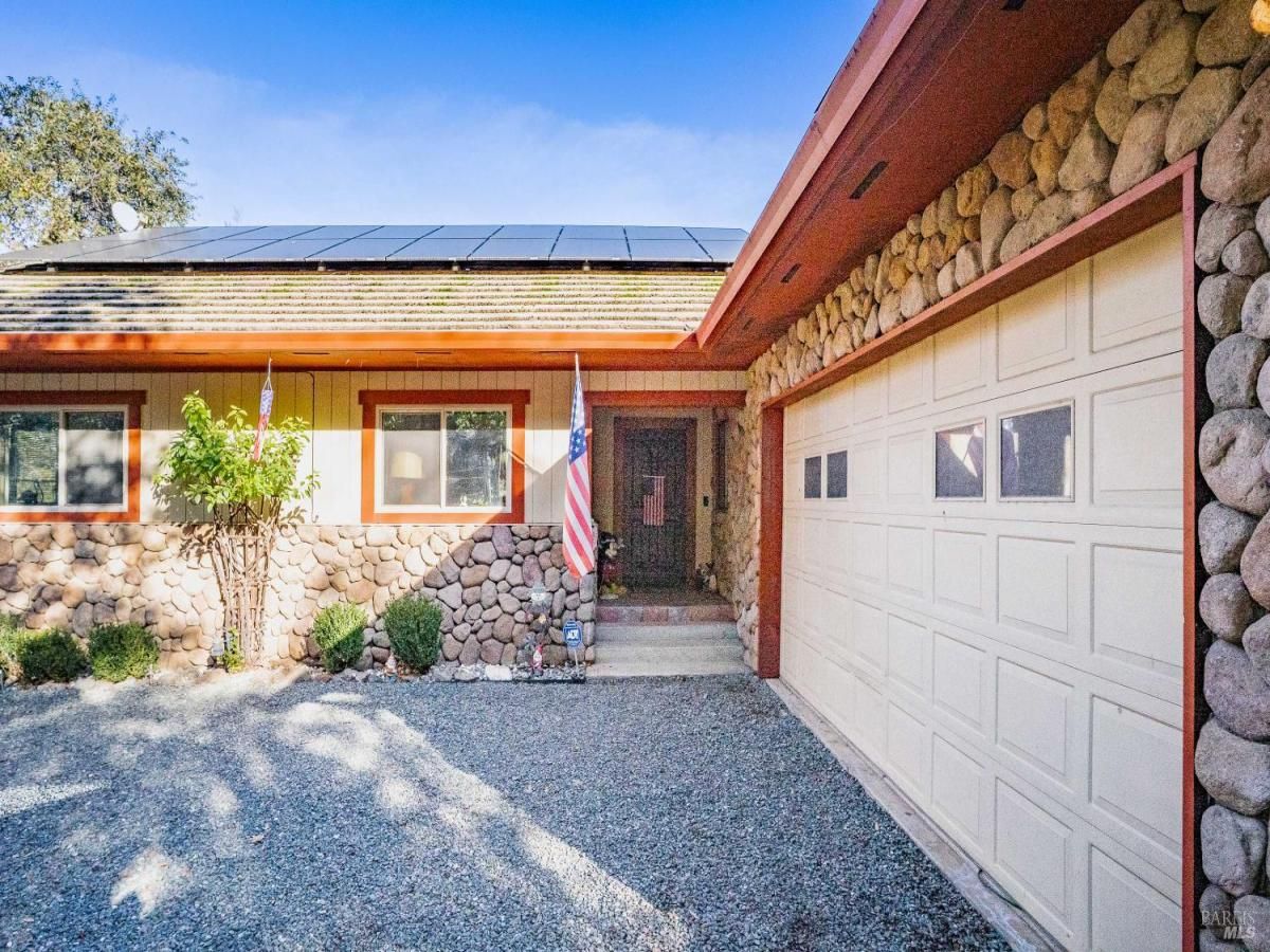 MLS #325099582 img 0