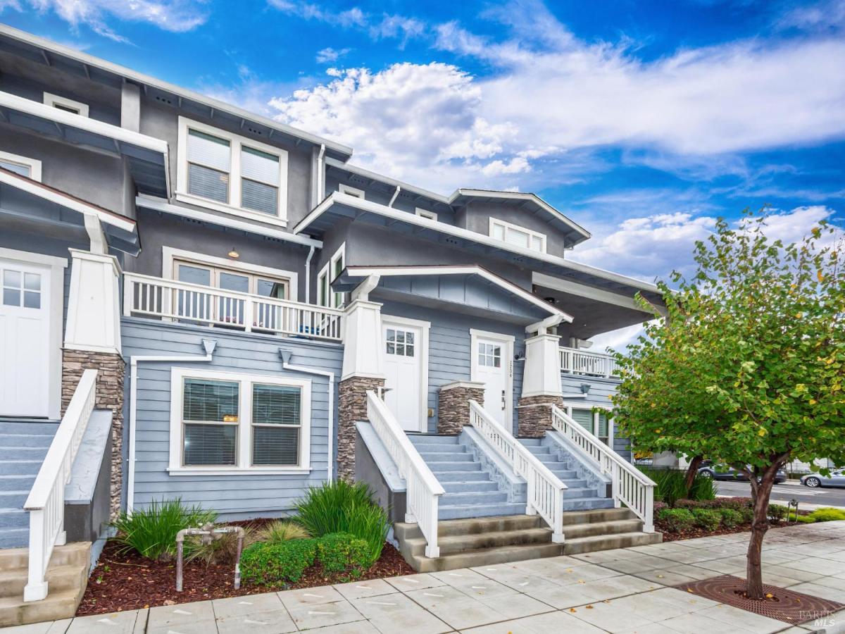 MLS #325099616 img 0