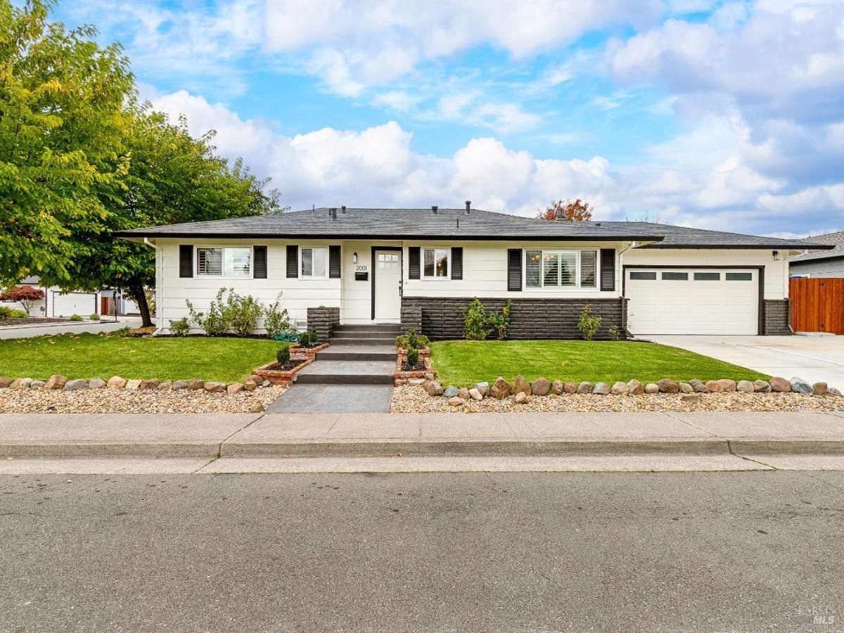 MLS #325099634 img 0