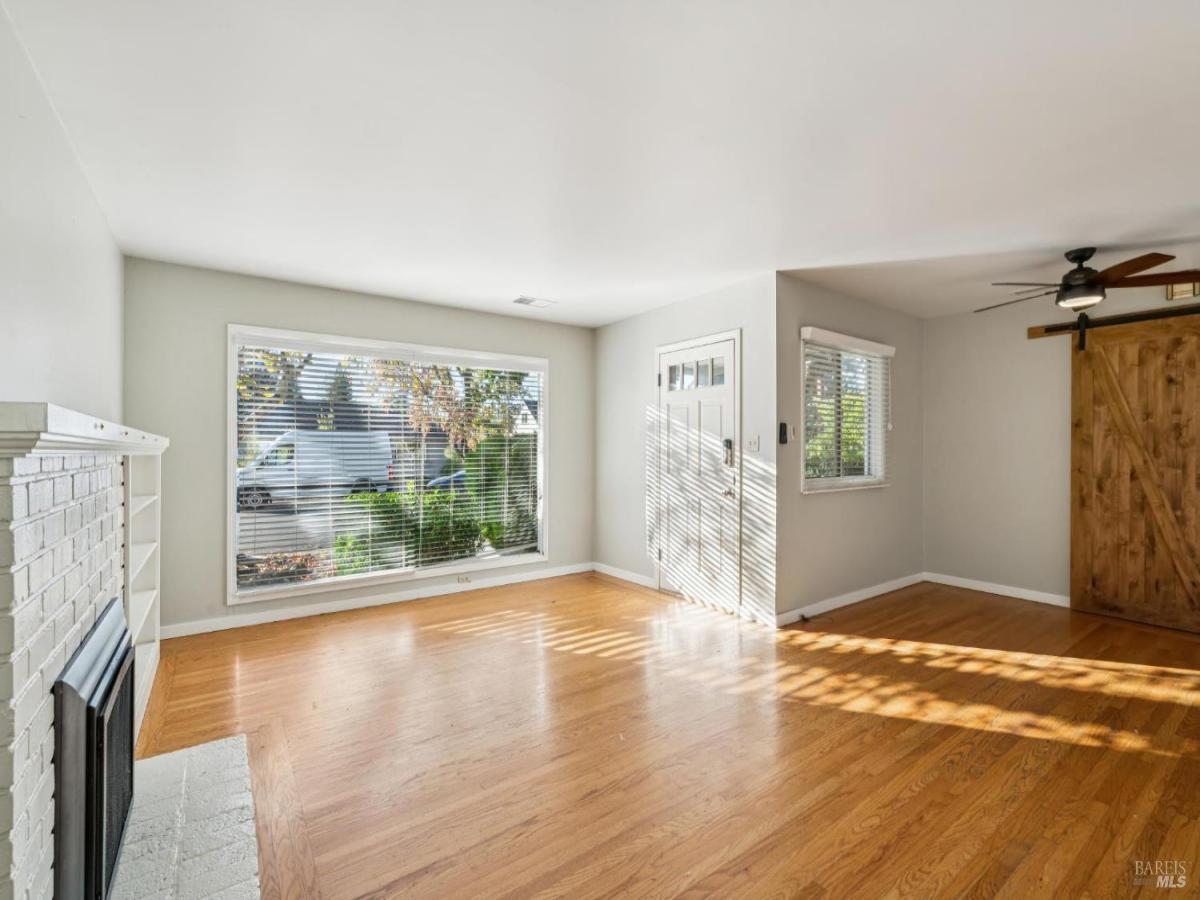 MLS #325099939 img 0