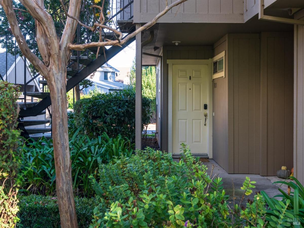 MLS #325100021 img 0