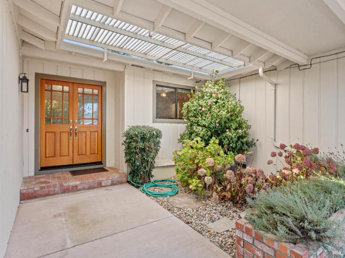 MLS #325100079 img 0