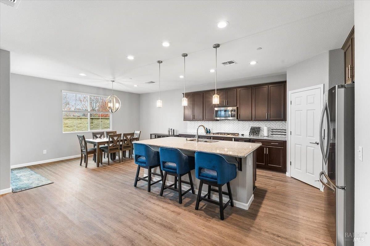 MLS #325100101 img 0