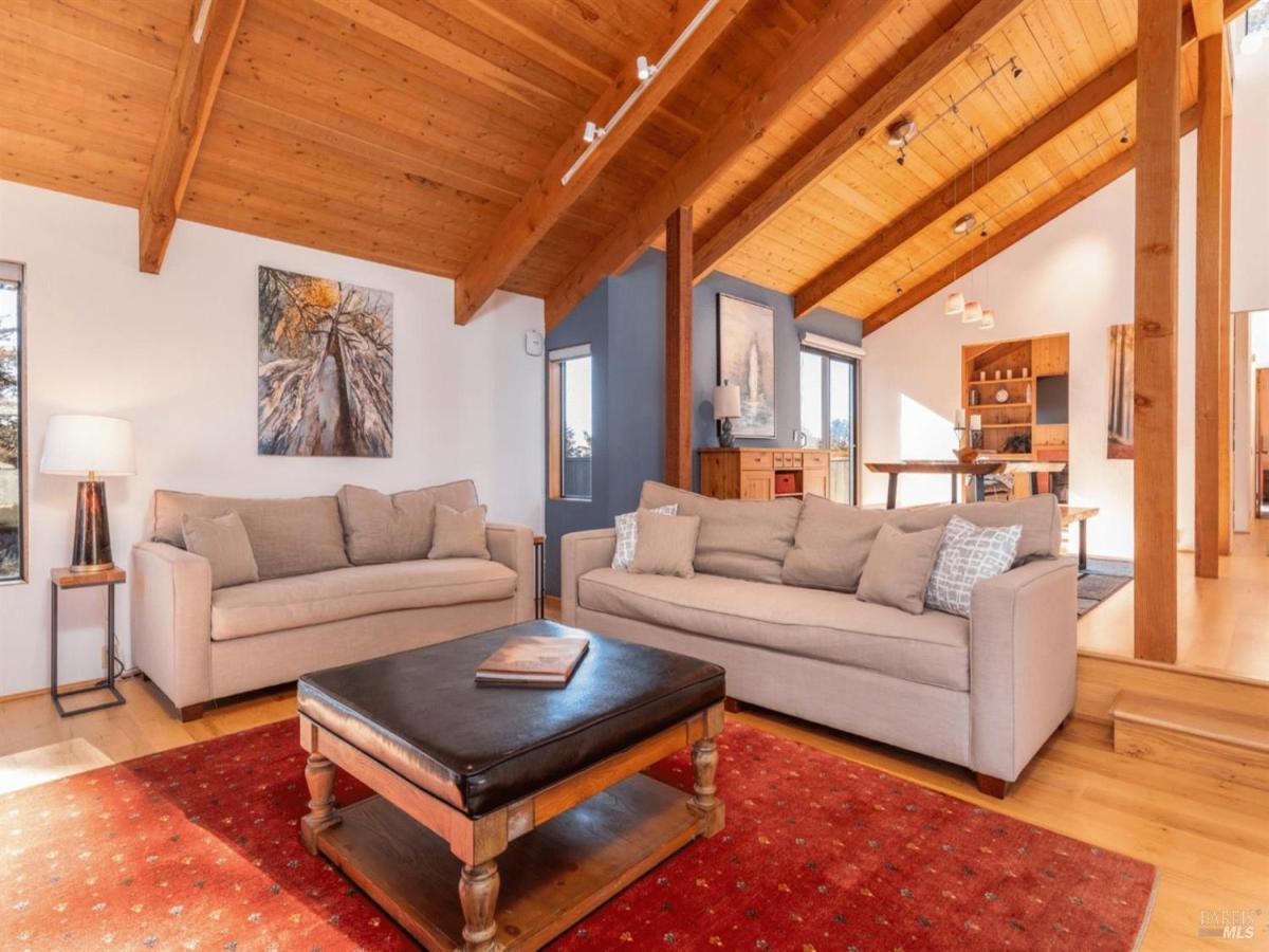 MLS #325100130 img 0