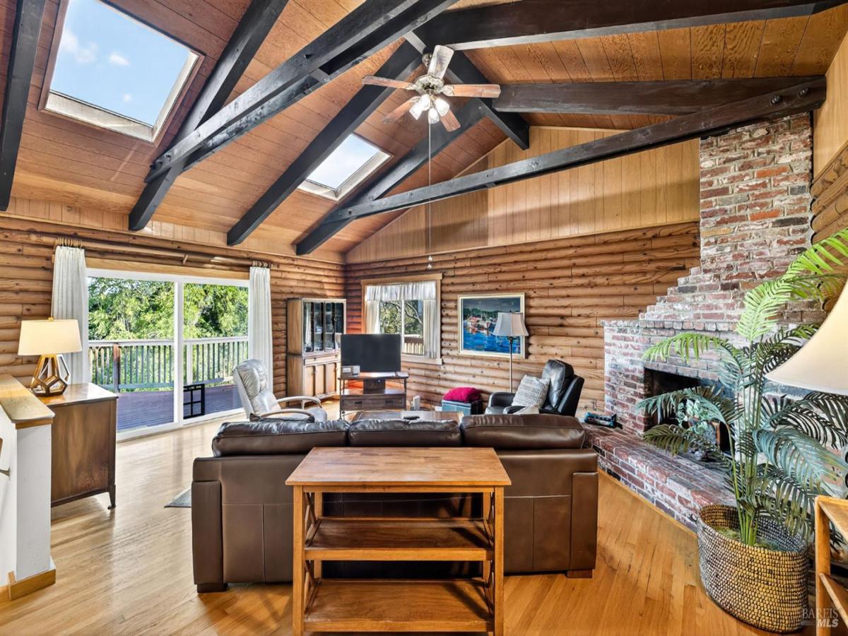 MLS #325100135 img 0