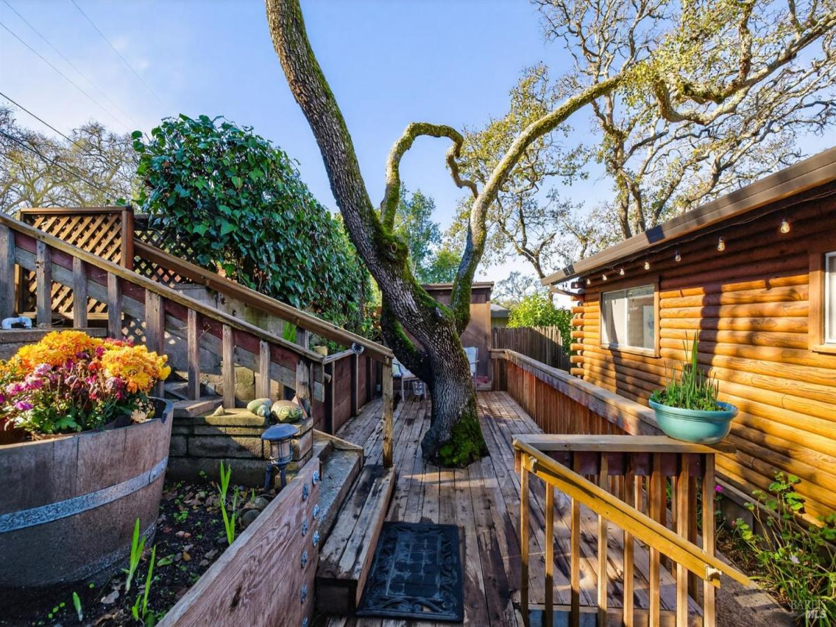 MLS #325100135 img 0