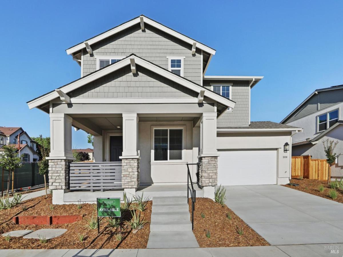 MLS #325100350 img 0