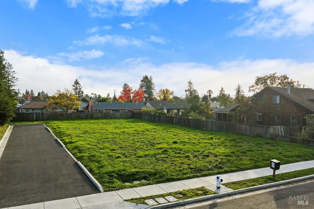 MLS #325100860 img 0