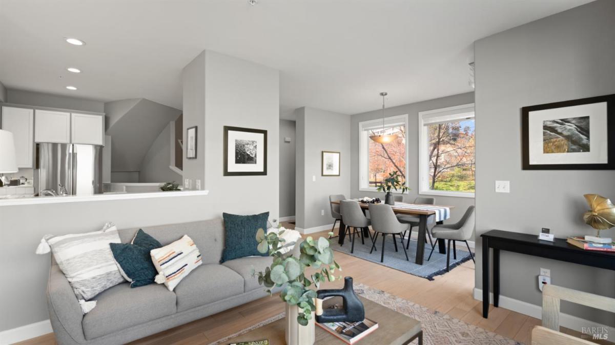 MLS #325100881 img 0