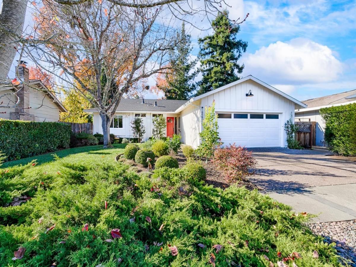 MLS #325101172 img 0