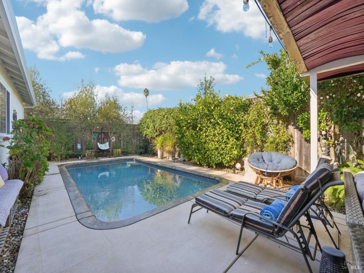 MLS #325101206 img 0