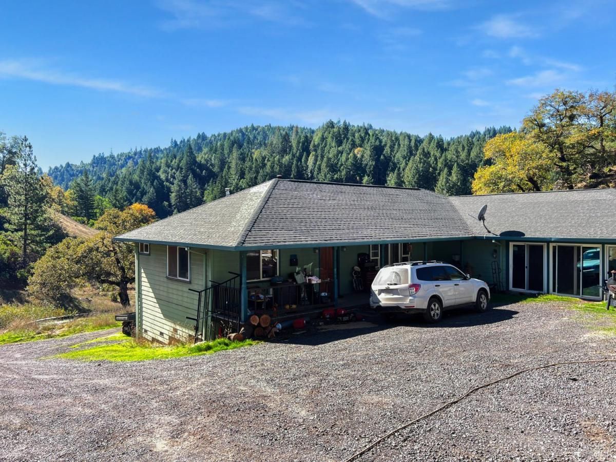 MLS #325101489 img 0