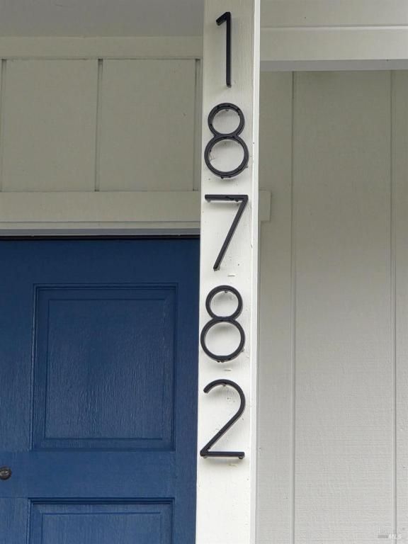 MLS #325102100 img 0