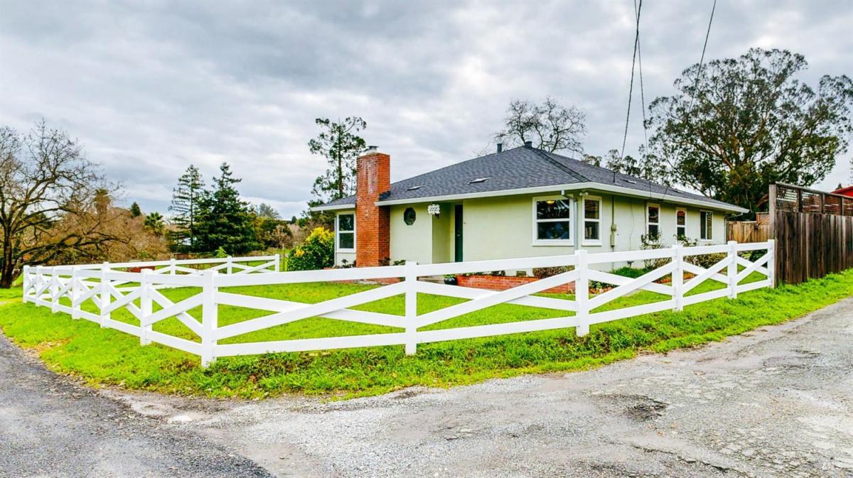 MLS #325102294 img 0