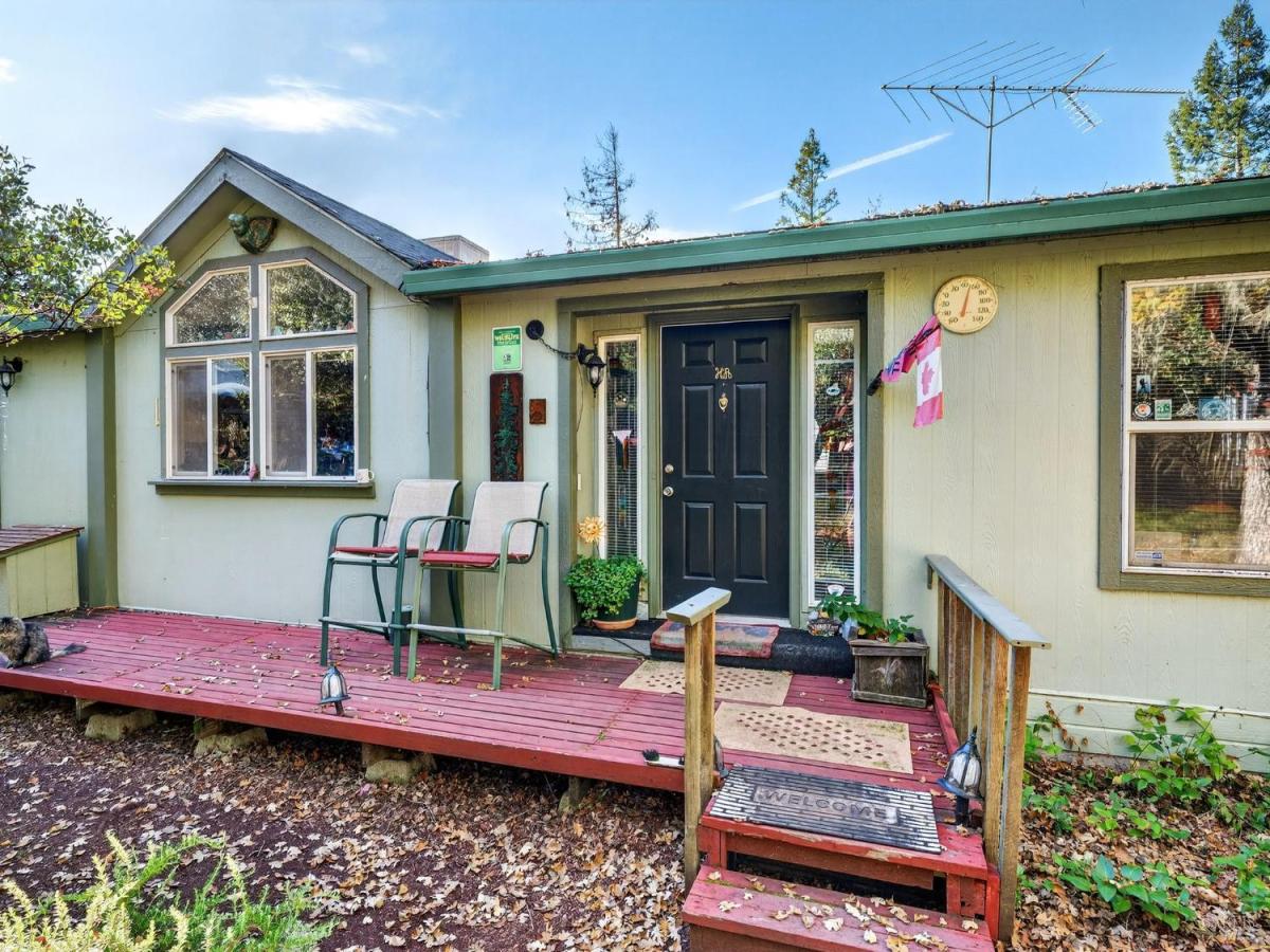 MLS #325102321 img 0