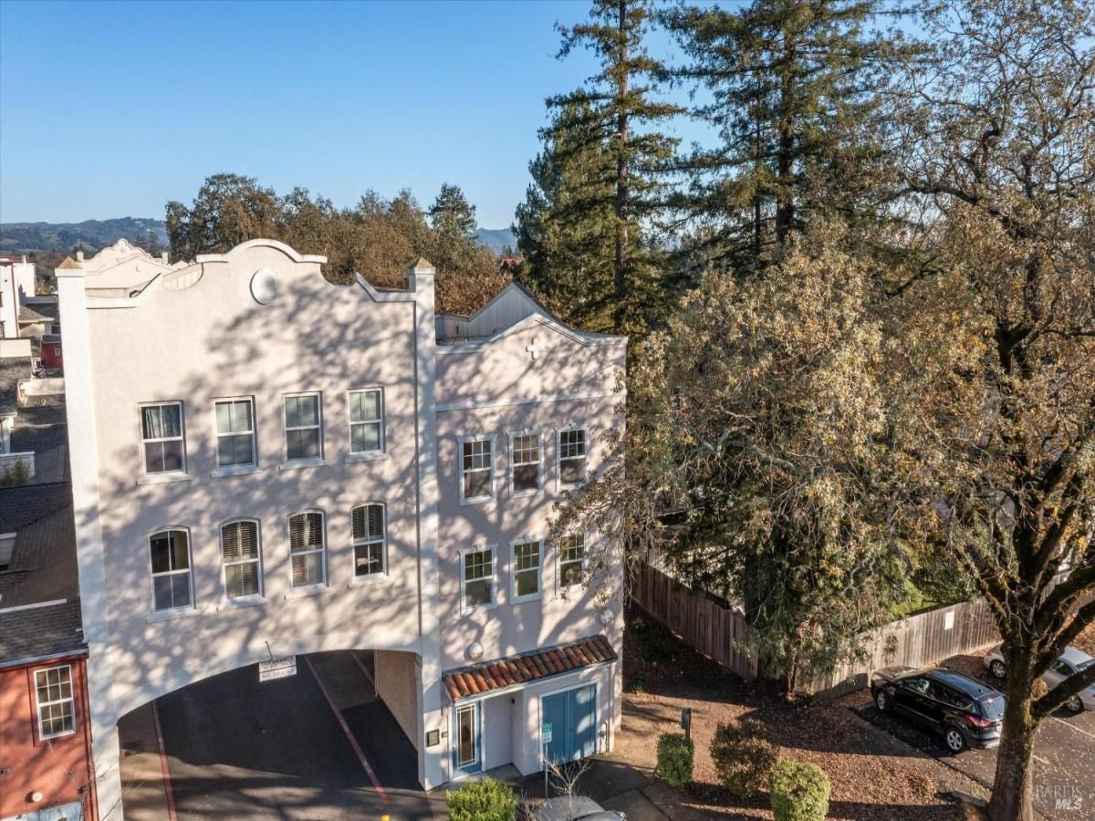 MLS #325102325 img 0