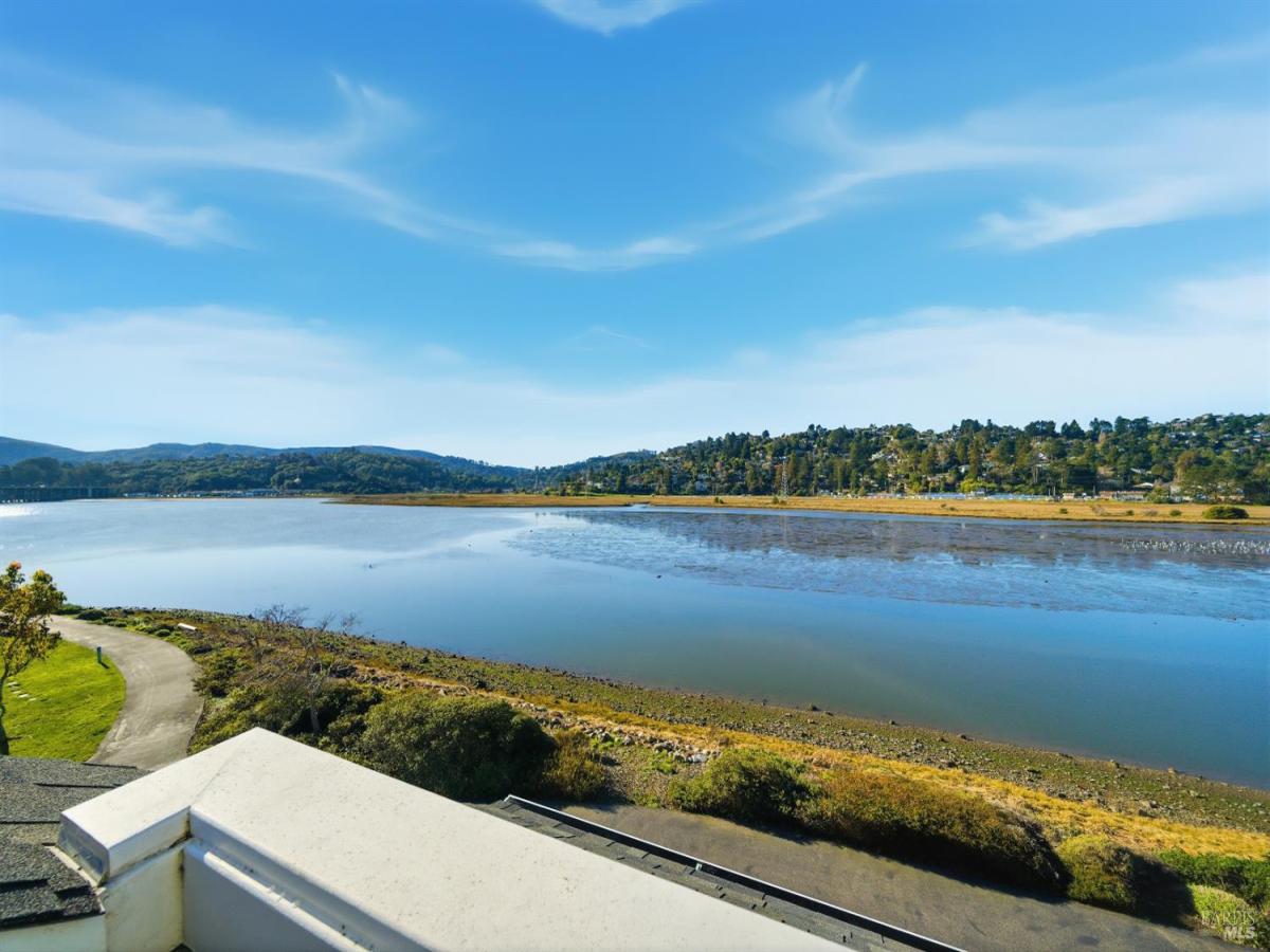 MLS #325102475 img 0