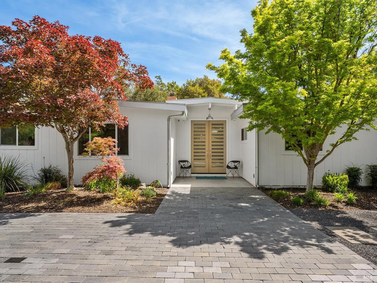 MLS #325102648 img 0