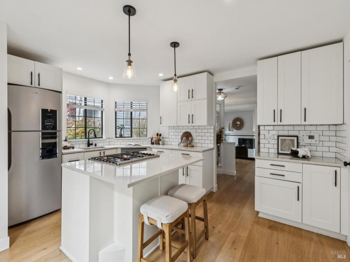 MLS #325102725 img 0