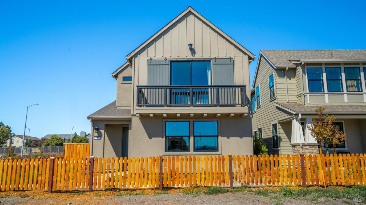 MLS #325102783 img 0