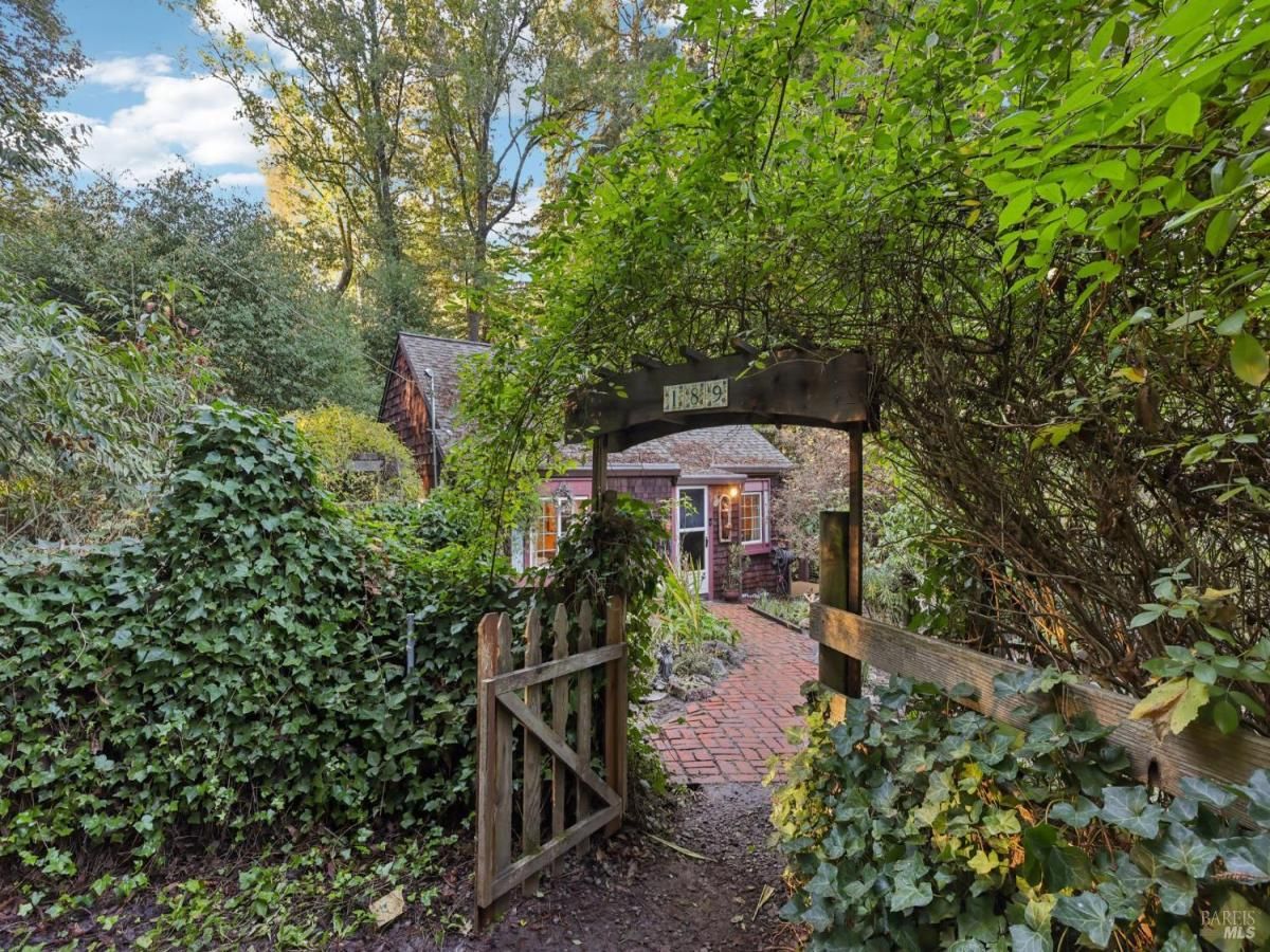 MLS #325102989 img 0