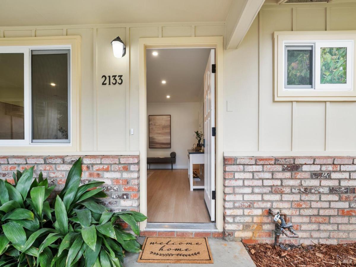 MLS #325102999 img 0