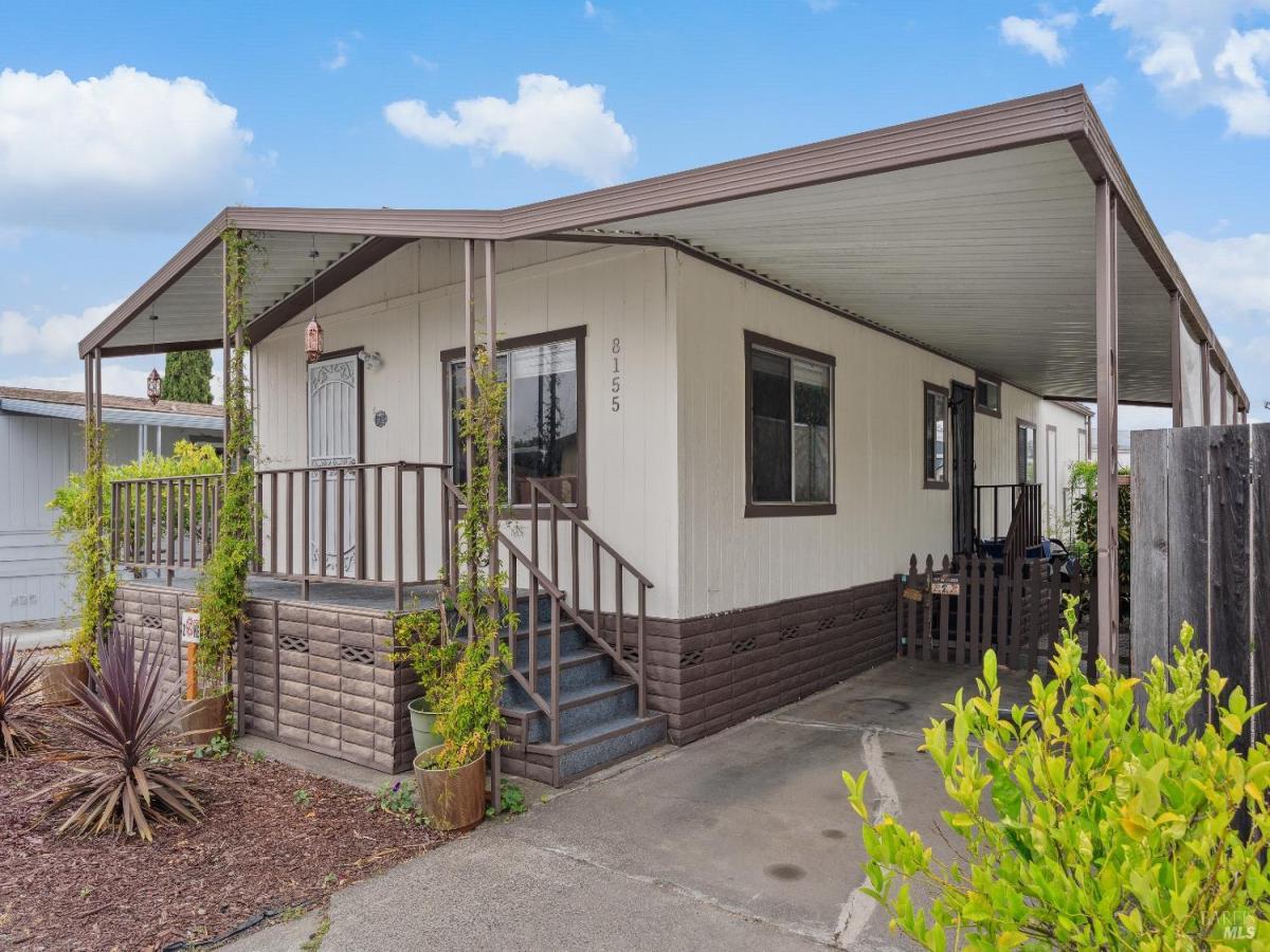 MLS #325103038 img 0