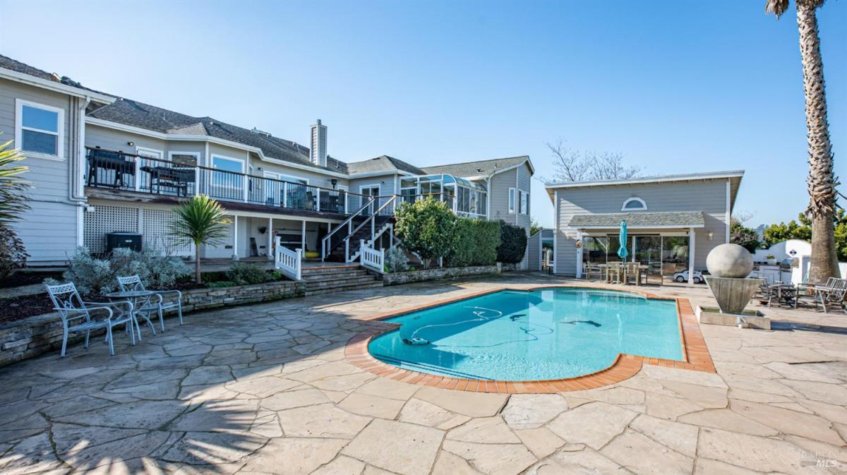 MLS #325103231 img 0