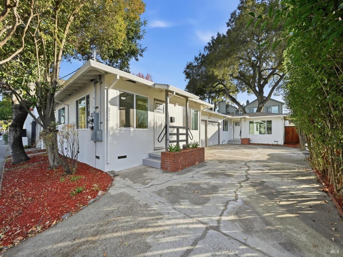 MLS #325103794 img 0