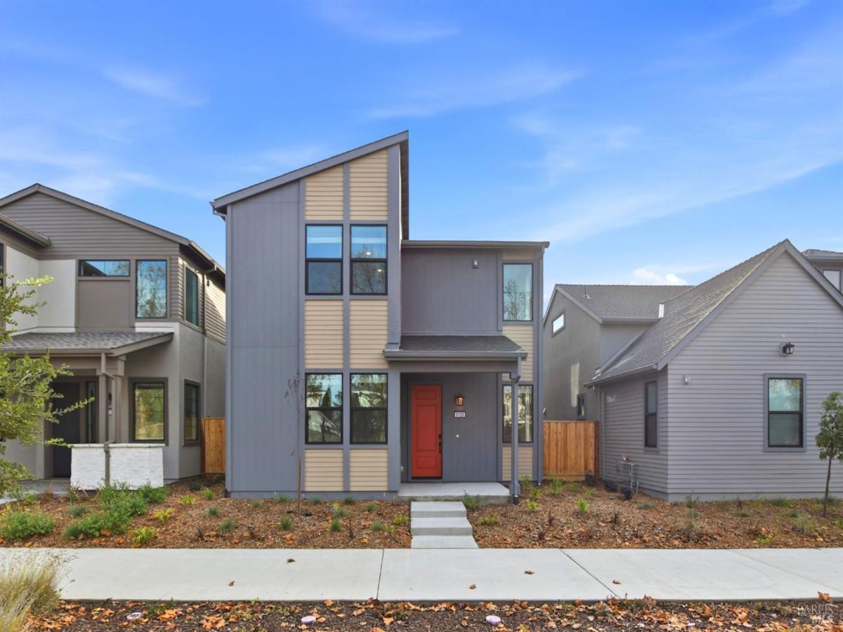 MLS #325104161 img 0