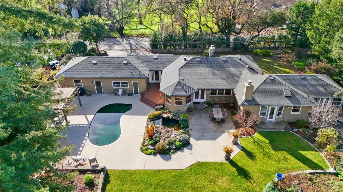 MLS #325104322 img 0