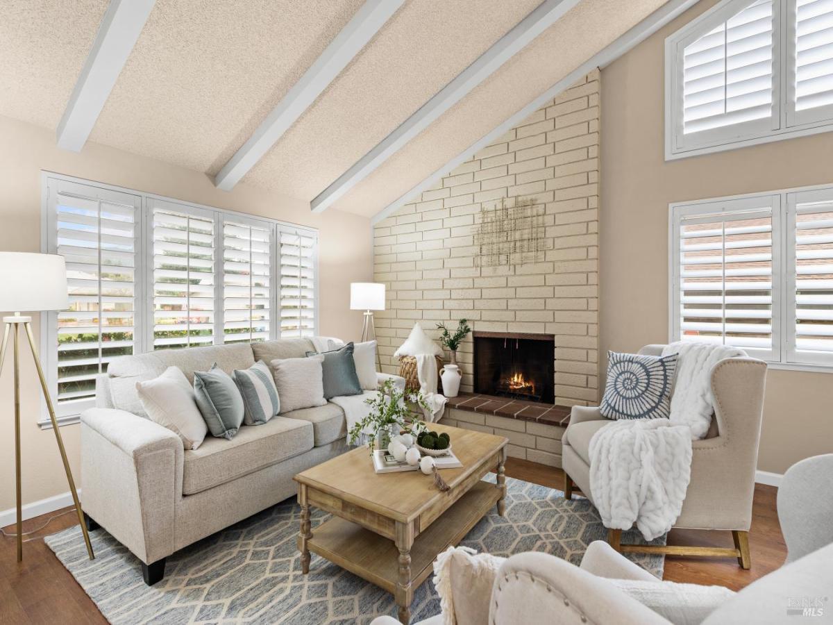 MLS #325104345 img 0