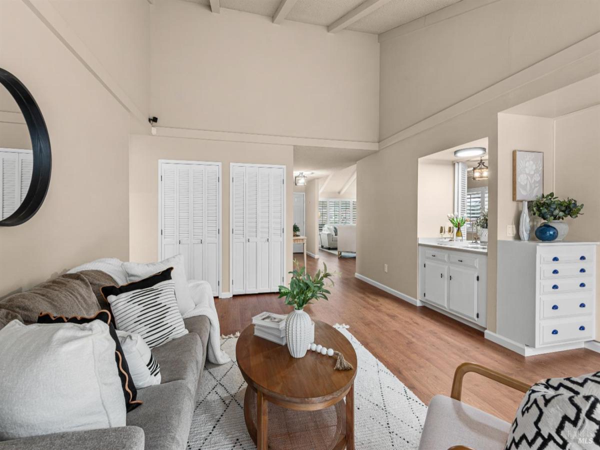 MLS #325104345 img 0