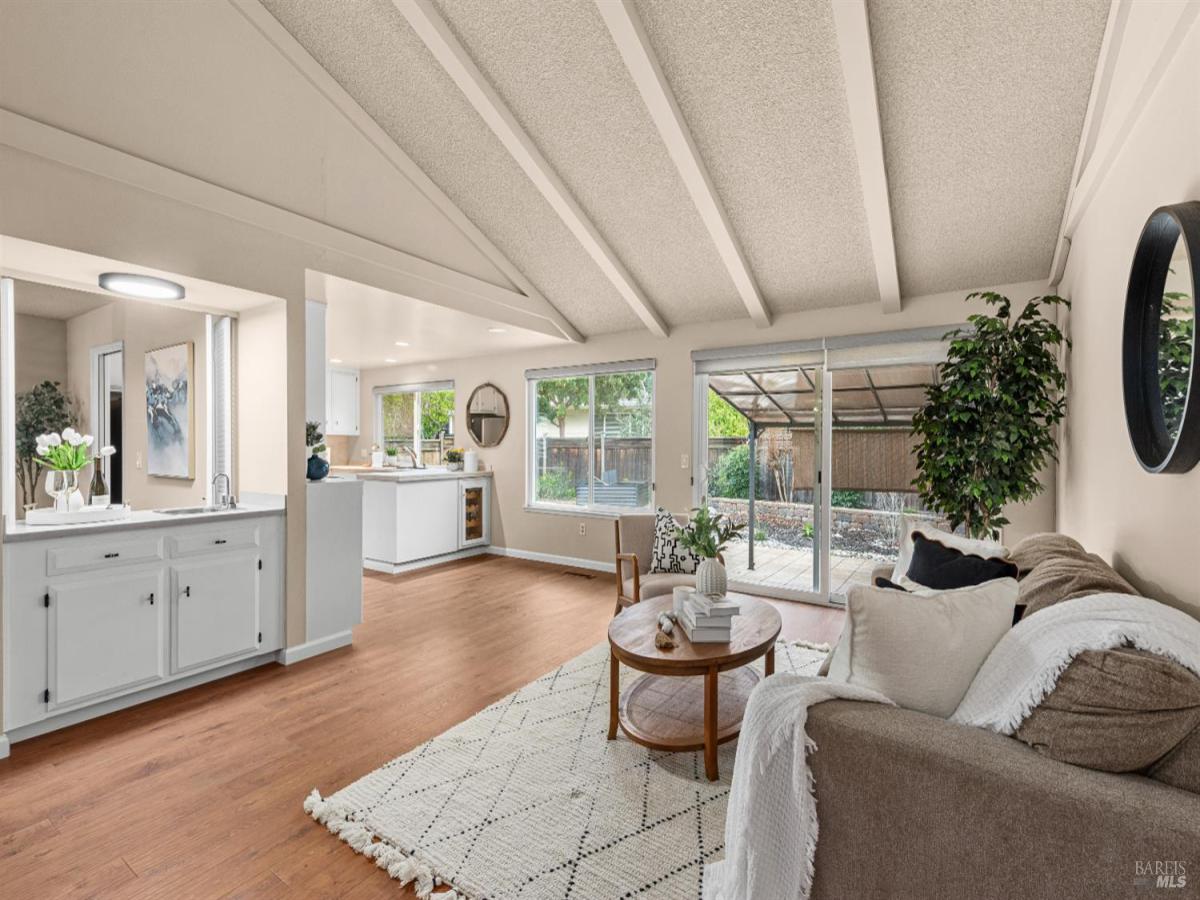 MLS #325104345 img 0