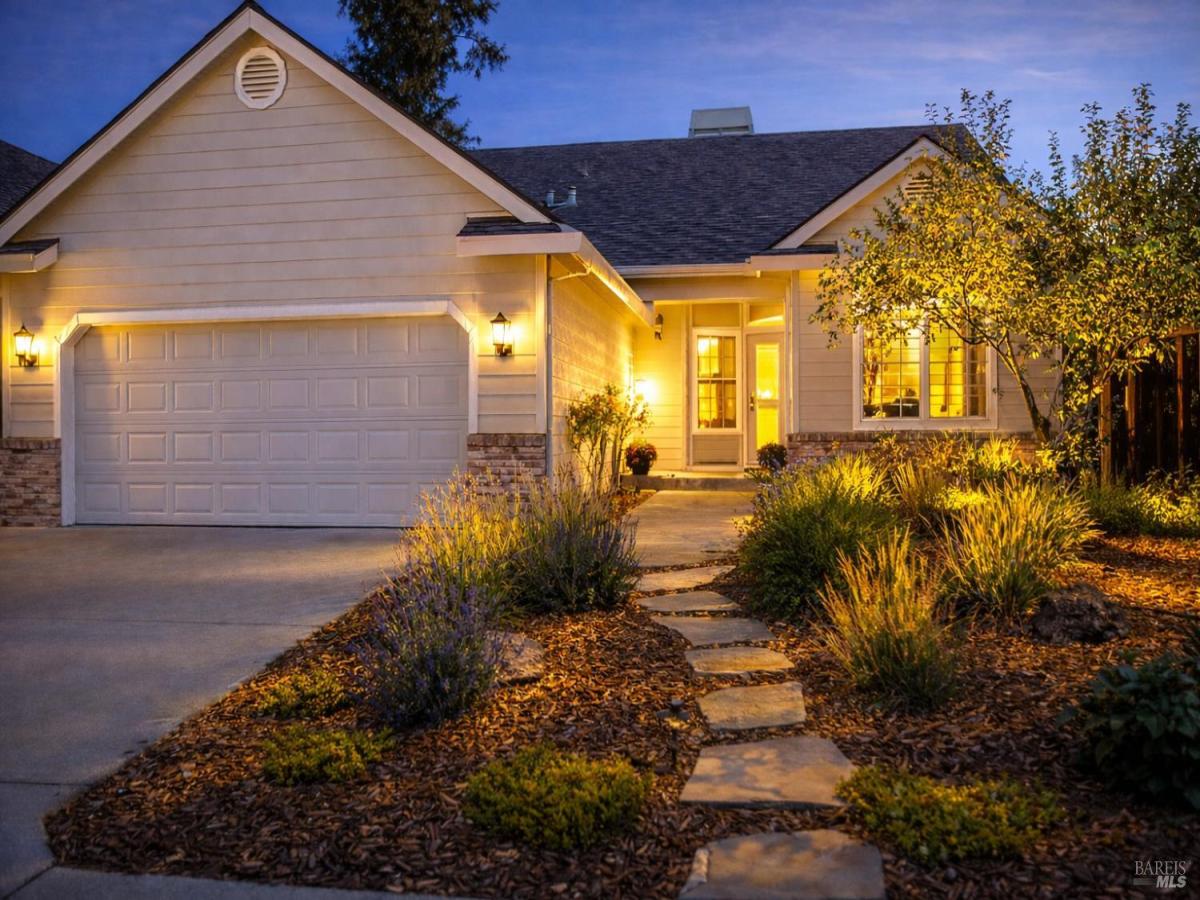 MLS #326000013 img 0