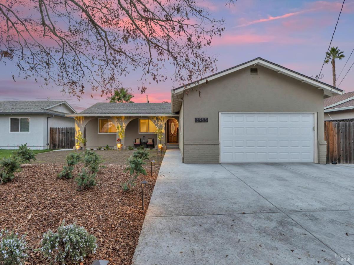 MLS #326000030 img 0