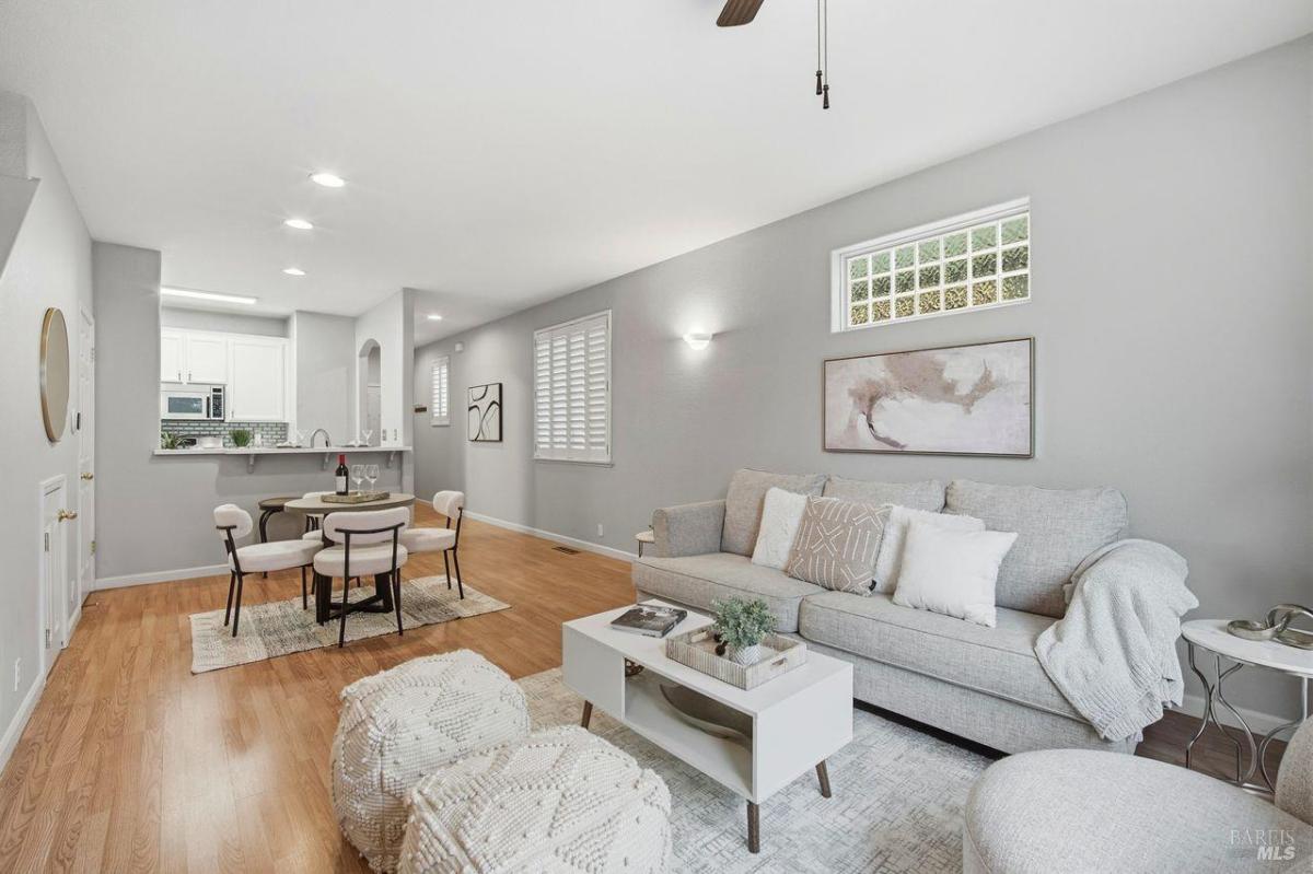 MLS #326000177 img 0