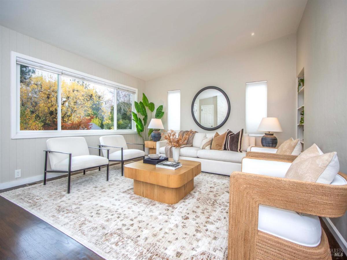 MLS #326000360 img 0