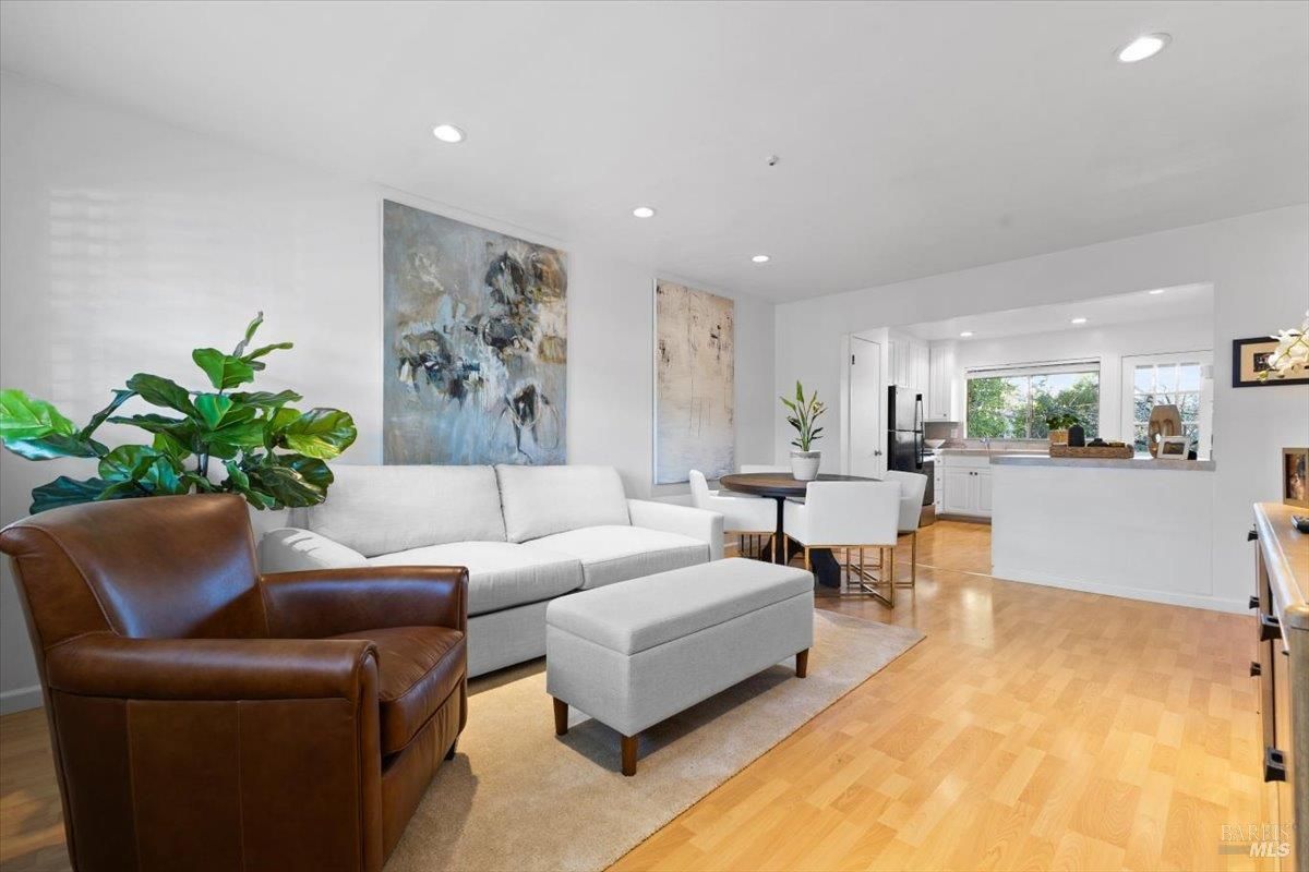 MLS #326000451 img 0