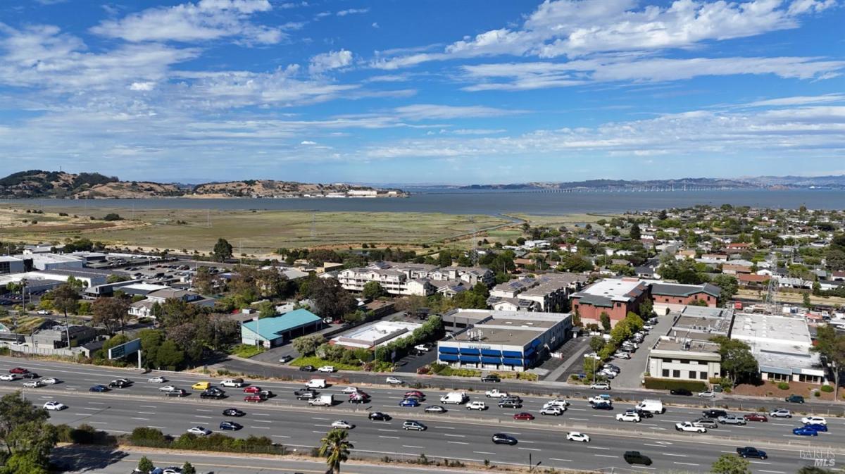 MLS #326000458 img 0