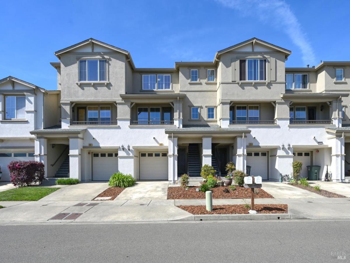 MLS #326000566 img 0