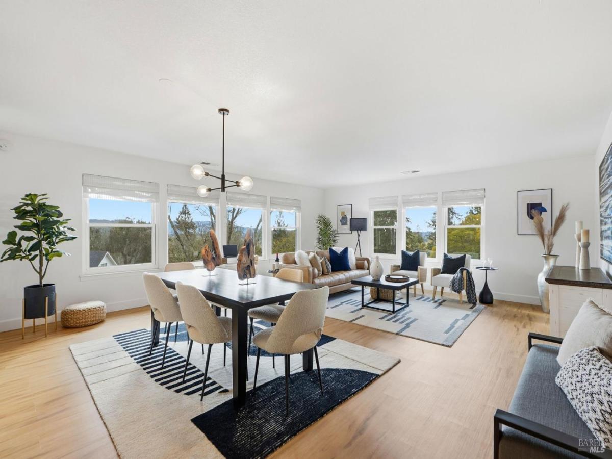 MLS #326000593 img 0