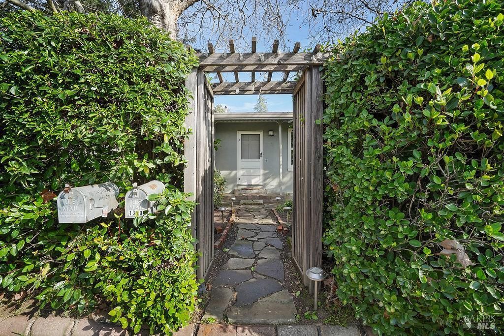 MLS #326000743 img 0