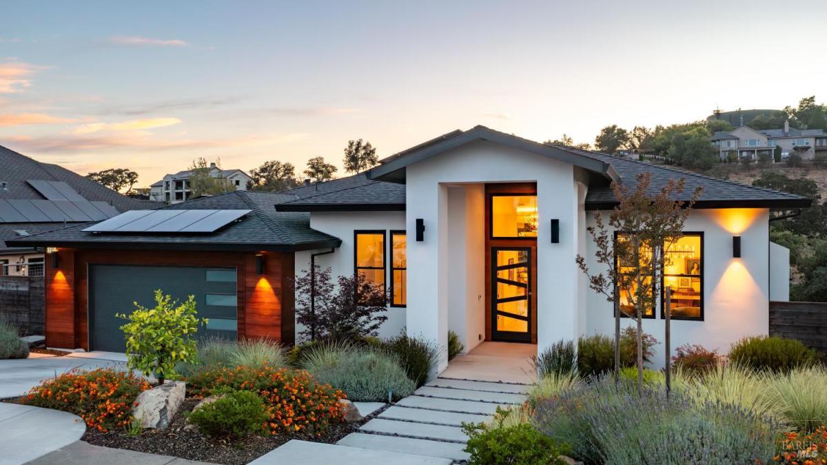 MLS #326000792 img 0