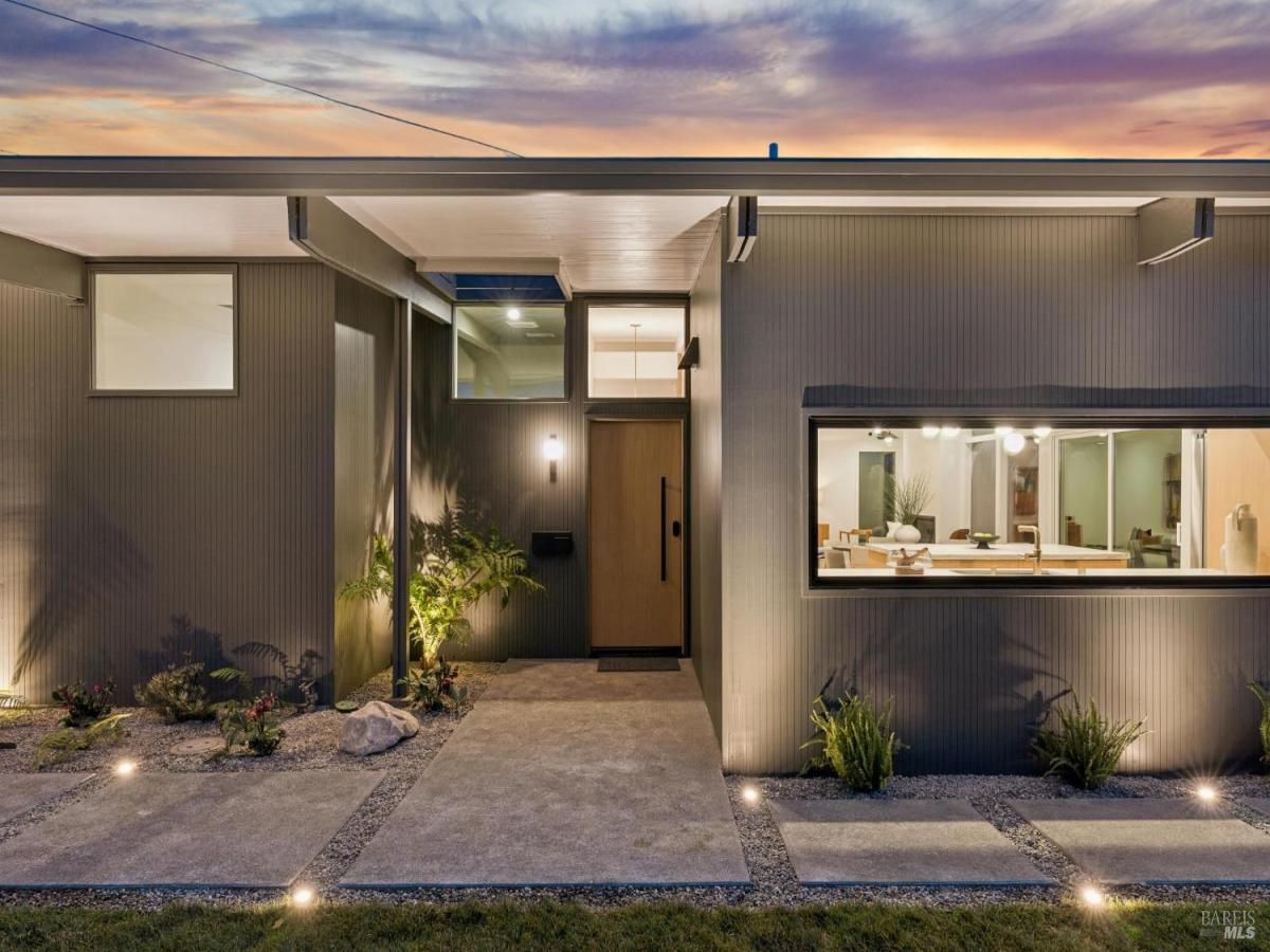 MLS #326000915 img 0