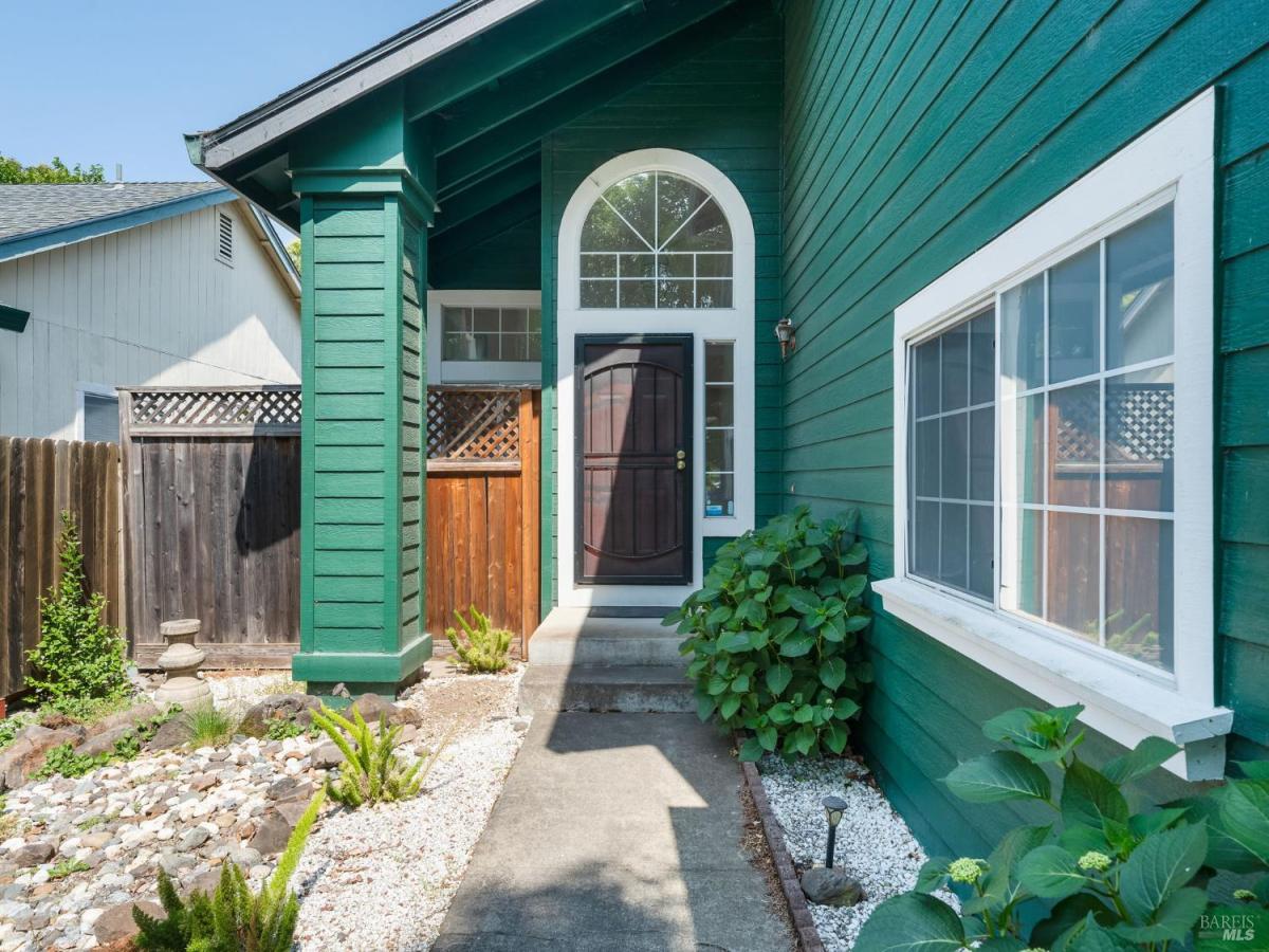 MLS #326000937 img 0