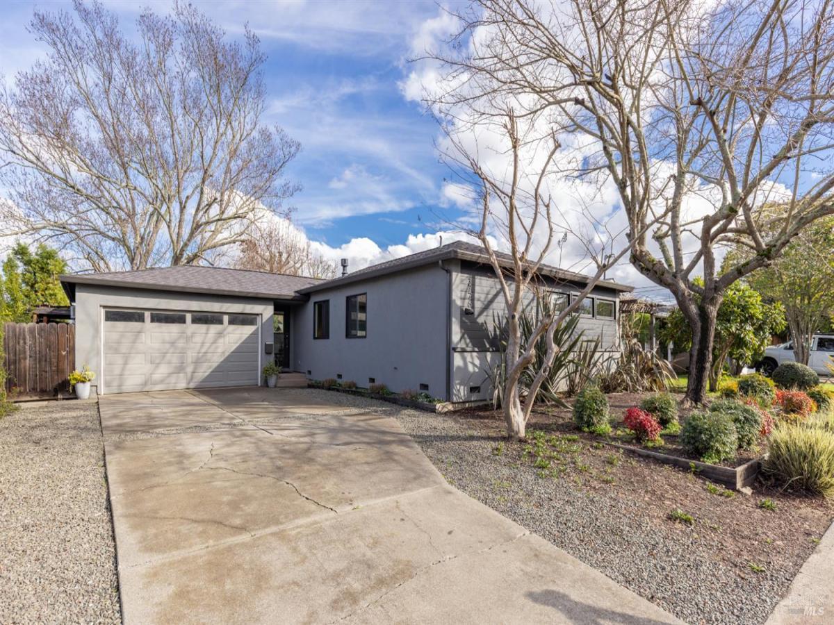 MLS #326000938 img 0