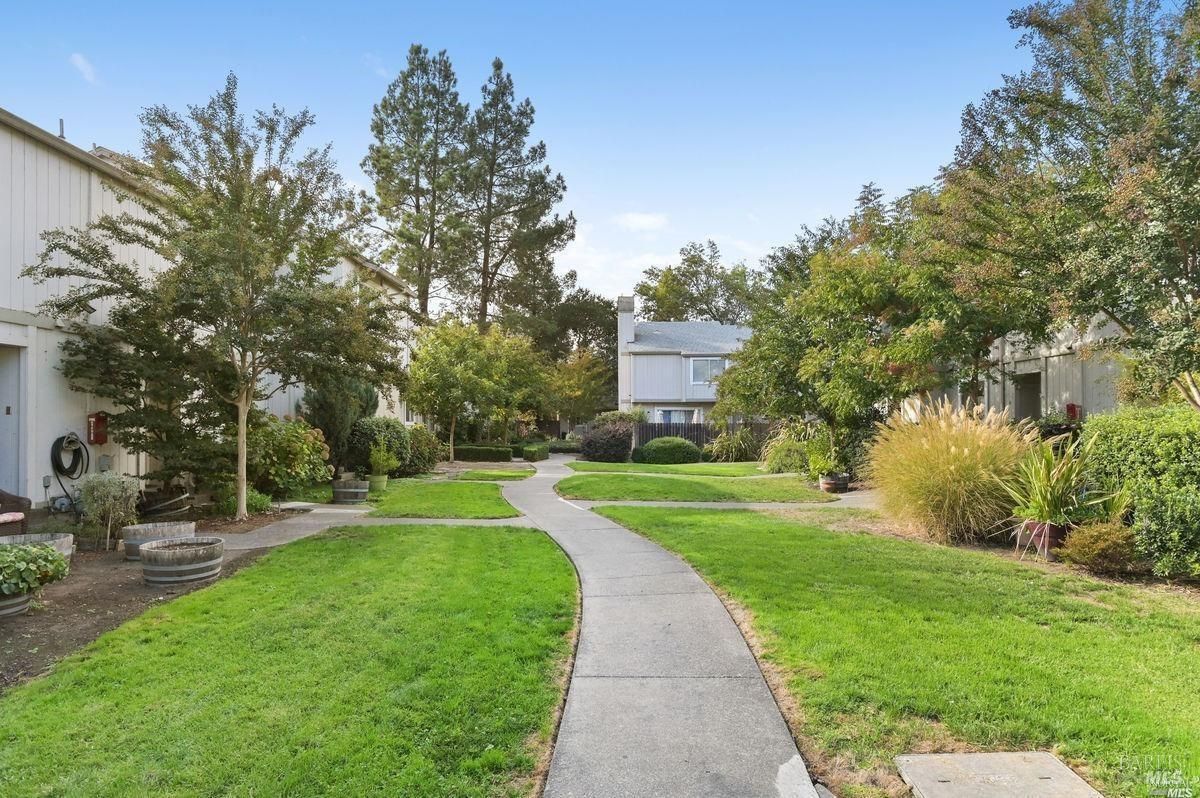 MLS #326000960 img 0